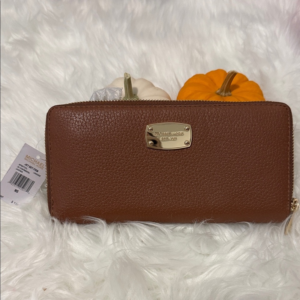 ❤️NWT Michael Michael Kors Brown Leather Wallet with Gold Accents 💝